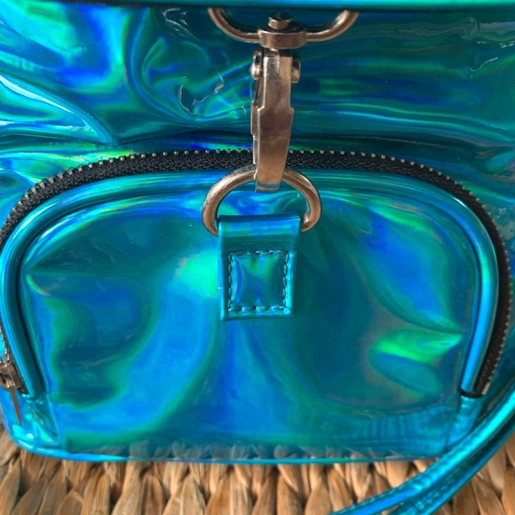 ❣️Sold❣️EUC Unif Quip Mini Holographic Backpack - Picture 3 of 8